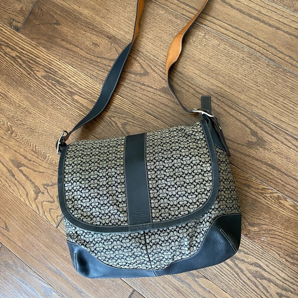 Vintage Coach messenger bag from early 2000’s